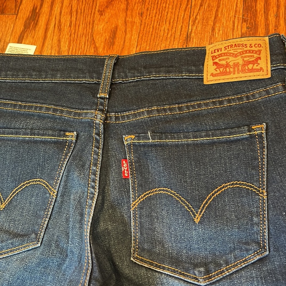 HOST PICK ⭐️ Like New Condition Levi’s Denim Shorts Size 26 - Picture 8 of 8